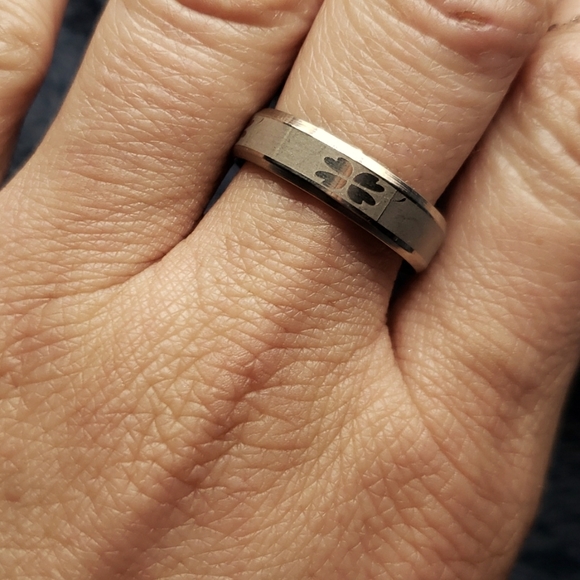 a ring band - Picture 3 of 6